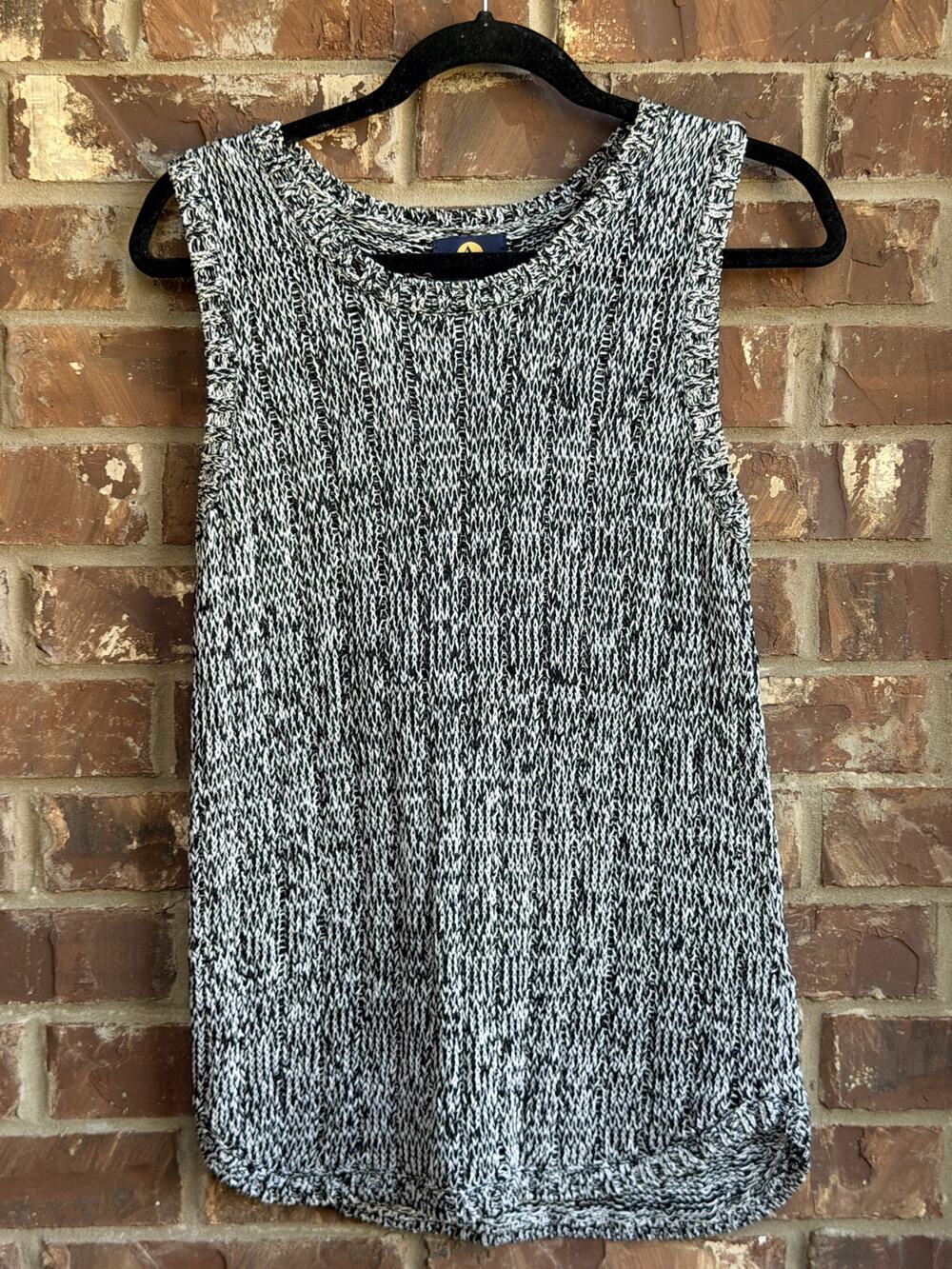 Adrienne Vittadini Black White Marled Knit Sleeveless Sweater Top Medium